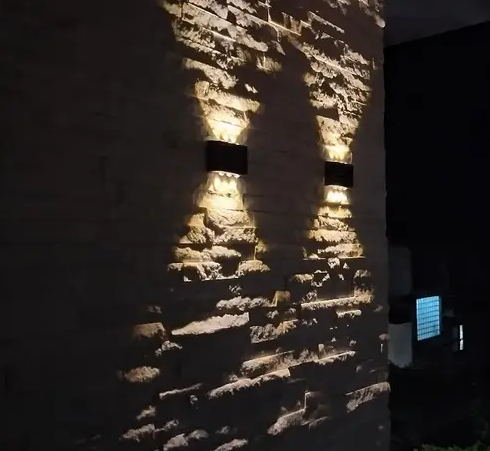 Solcellsdriven Vägglampa